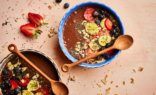 ช็อคโกแลตและชามปั่นผลไม้