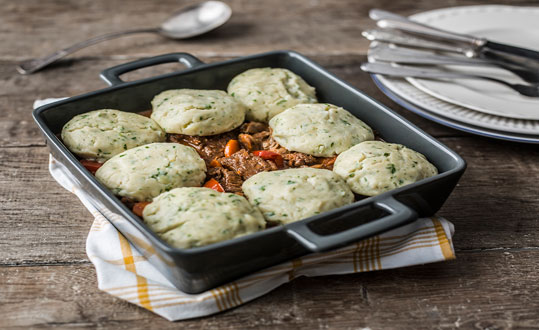 สตูว์เนื้อวัวกับขนมปังมันฝรั่ง