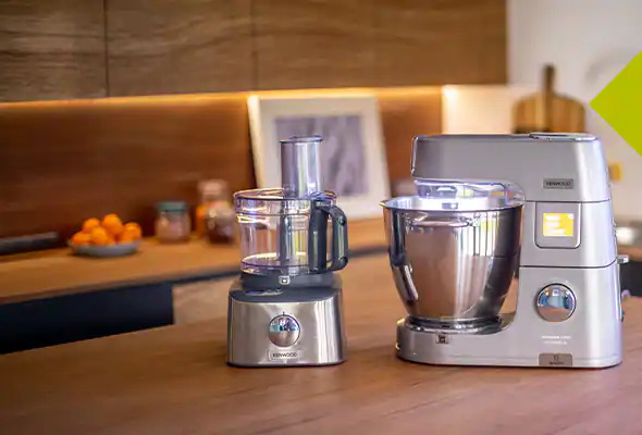 เครื่องผสมอาหารแบบตั้งโต๊ะและเครื่องปั่นอาหาร: เปรียบเทียบกันอย่างไร